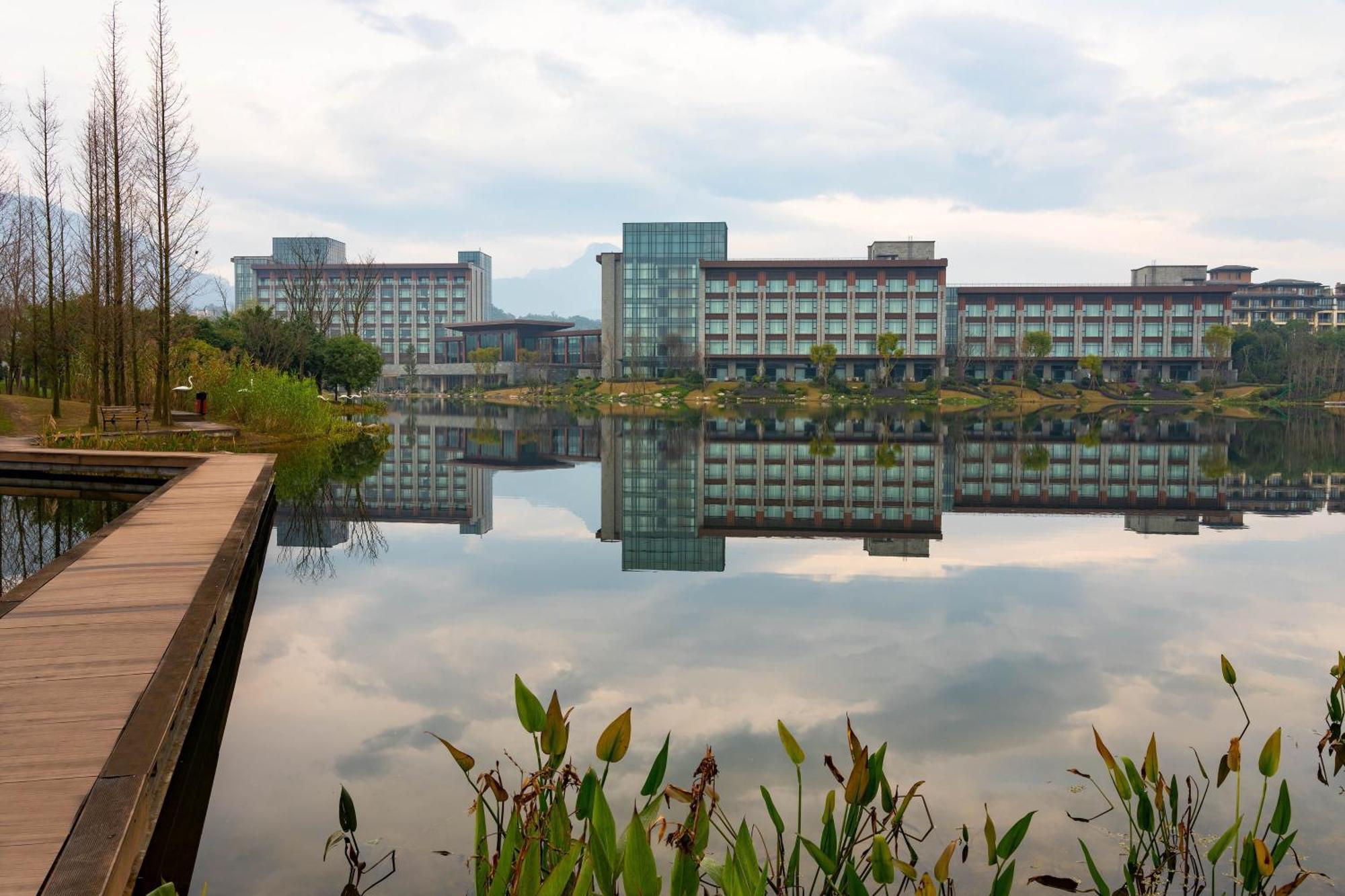 Le Meridien Emei Mountain Resort Эмэйшань Экстерьер фото